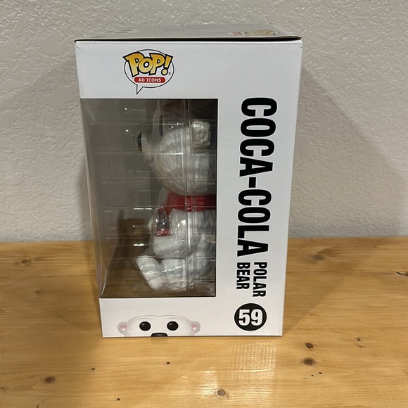 GIANT COCA-COLA POLAR BEAR! - Picture 2 of 4